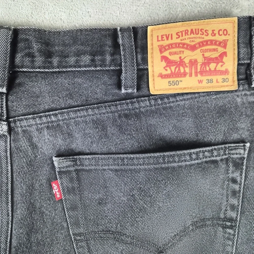 Levis 550 Jeans Mens 38x30 Black Denim Relaxed Fit 100% Cotton Faded Durable